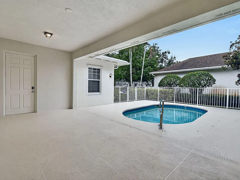 303 Caravelle Dr — Photo 51