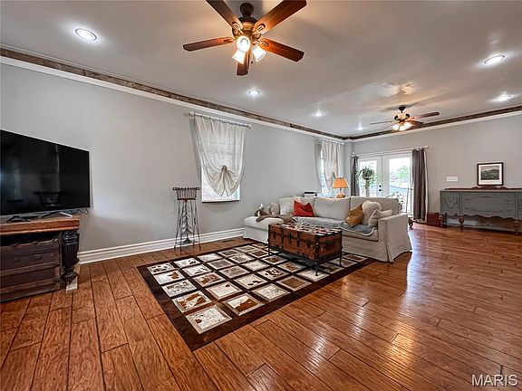 5th image of 308 Walnut St