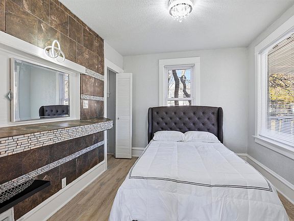 5th image of 1303 W Prospect Ave