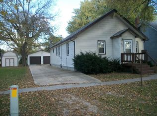 202 N 3rd Ave, Washta, IA 51061