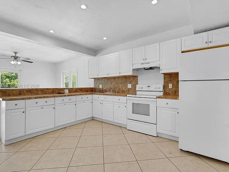 2417 Pierce St — Photo 7