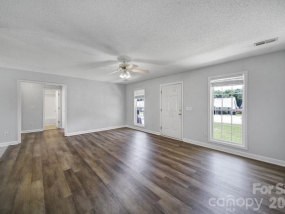 4th image of 1740 Rosewell Dr