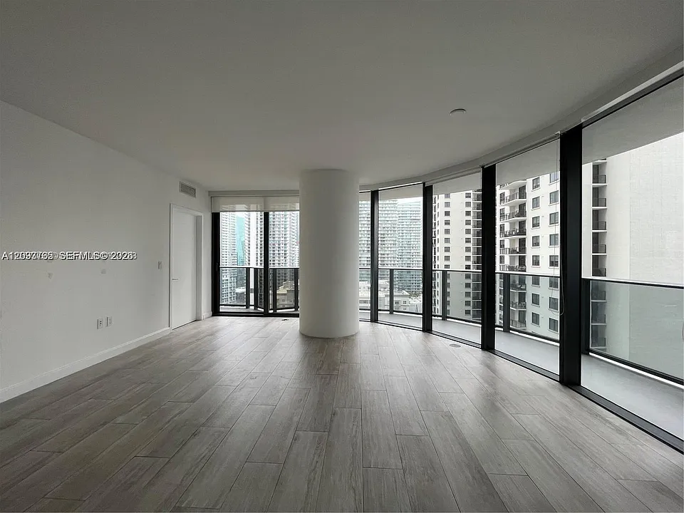 55 SW 9th St #1906
