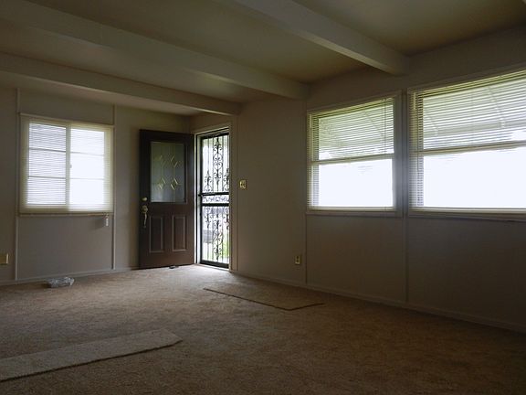 Main entrance into LR