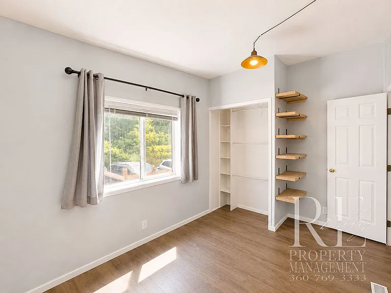 548 Arnold Ave E — Photo 17