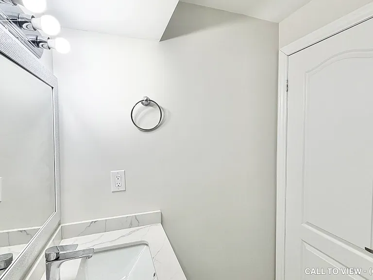 923 Guinness Cres #2 — Photo 5