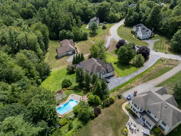 12 Rachel Way, Bedford, NH 03110