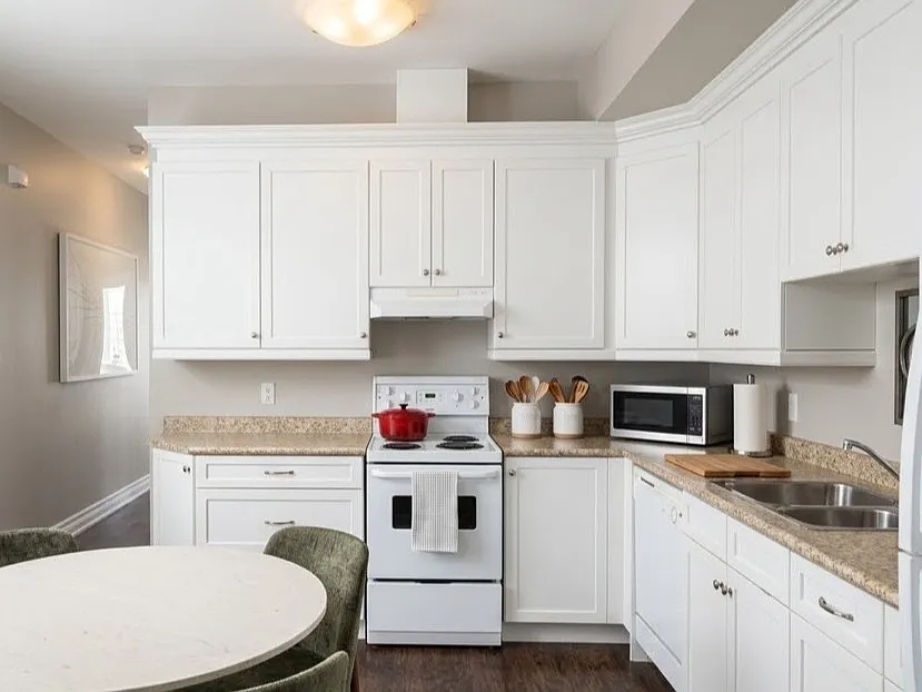 9193 Bathurst St - 3rd Fl — Photo 2