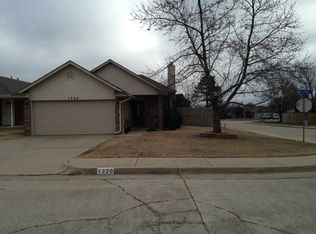 1220 Clover Rd, Moore, OK 73160