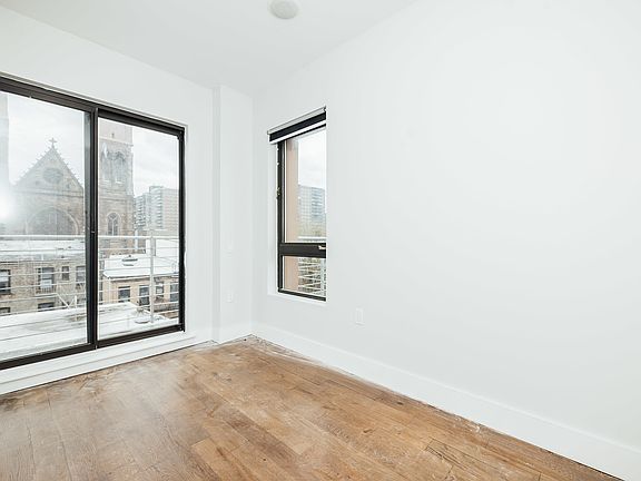 5th image of 146 Meserole St APT 5E