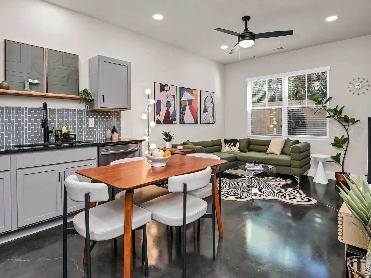 3 bed, 1250 sqft, $2,575 — Photo 3