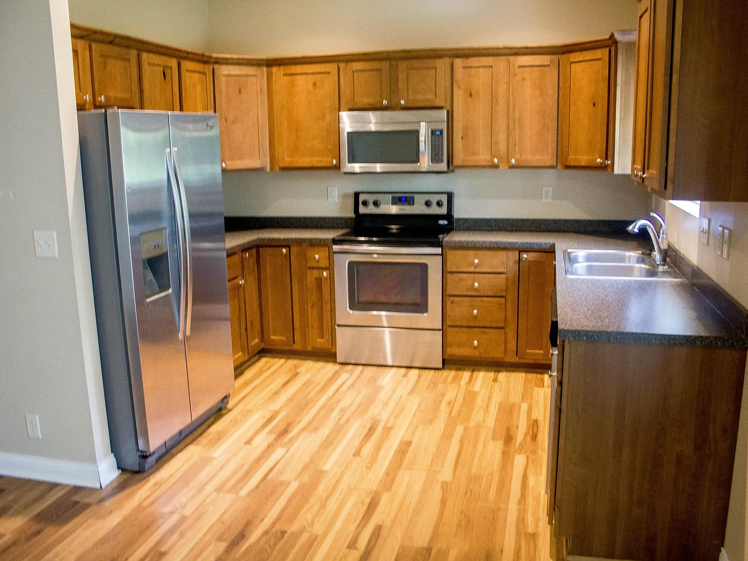 3 bed, 3.5 bath, 1622 sqft, $2,295 — Photo 3