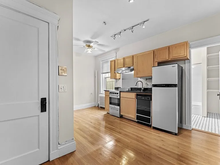 35 Queensberry St #22 — Photo 6