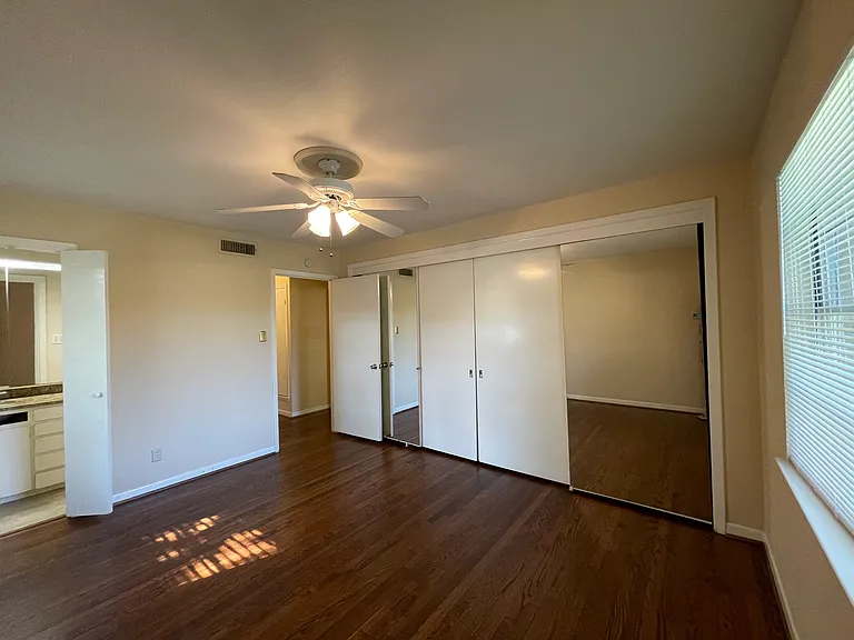 1303 Northlake Dr — Photo 13