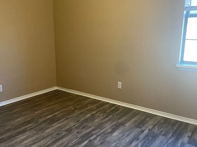 1001 S Saint Louis Ave — Photo 5