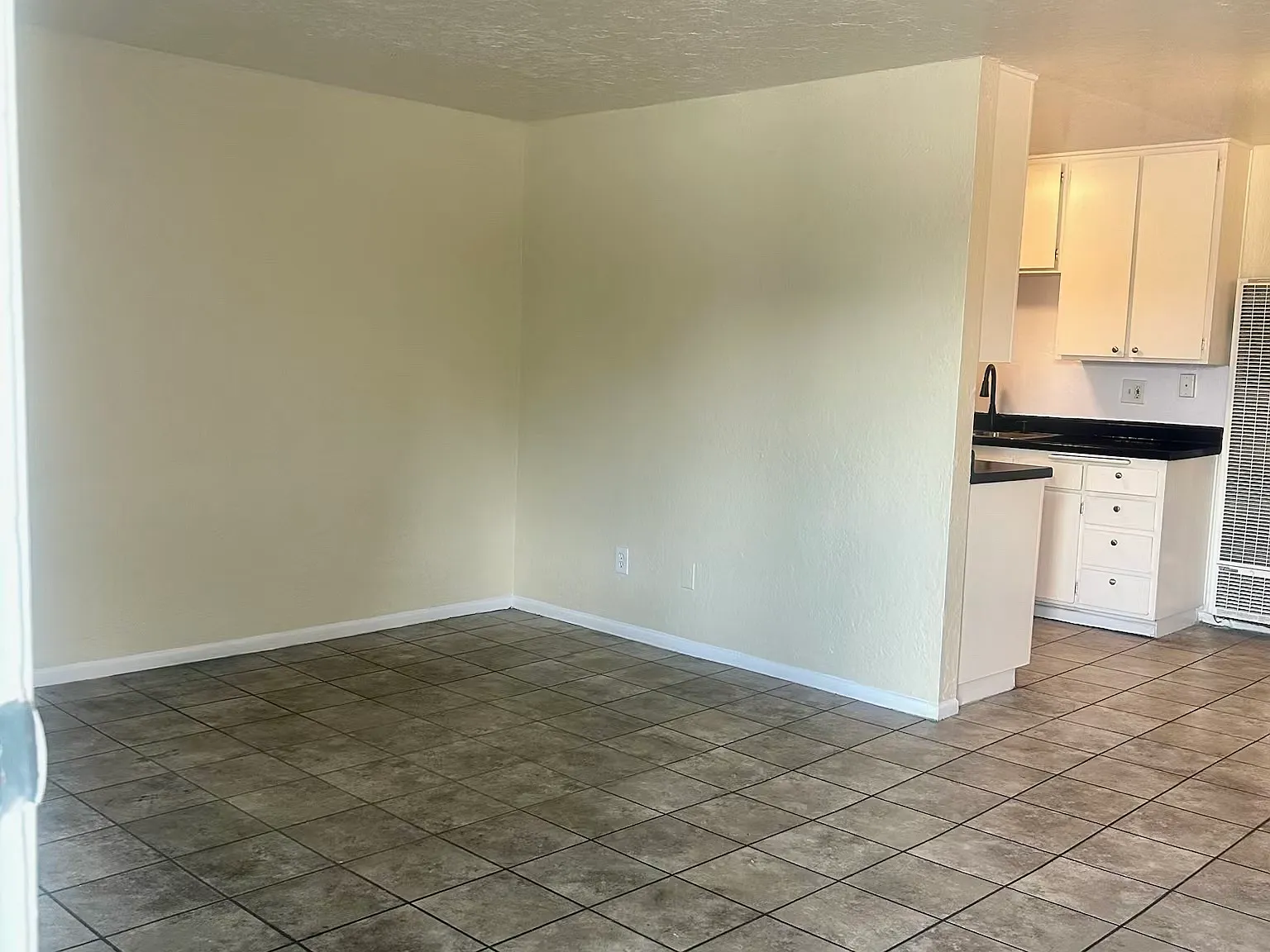 1 bed, 800 sqft, $1,900 — Photo 2