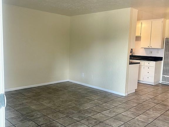 2nd image of 421 E 9th St APT 10