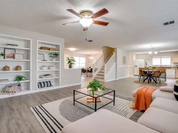 326 Sweetgum Dr, Cedar Hill, TX 75104