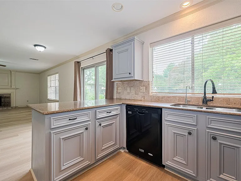 3614 Bee Bayou Ln — Photo 12