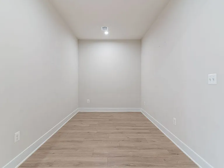 1460 Meadowlark Glen Rd — Photo 11