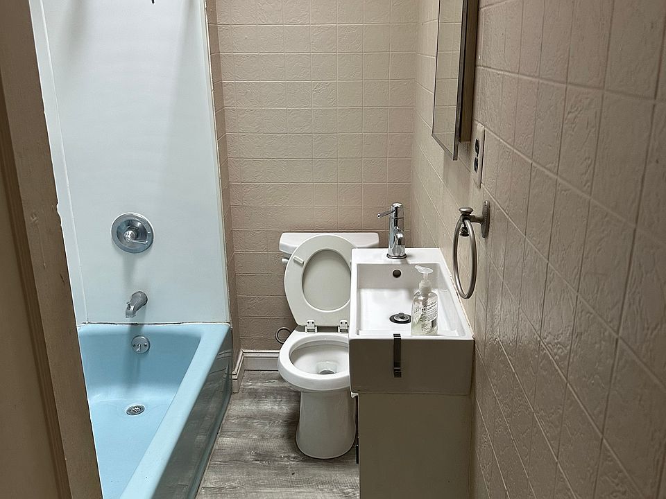 2nd image of 4251 Main St #8