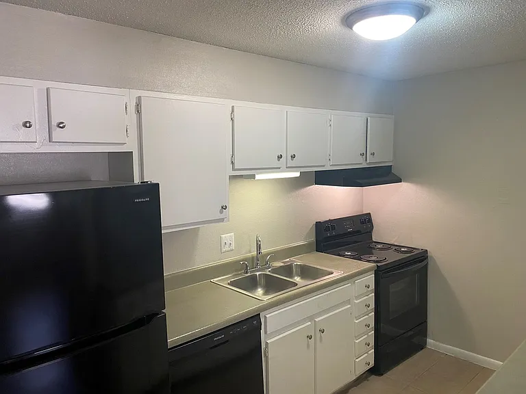 Stone Brooke Apartments Homes — Photo 31