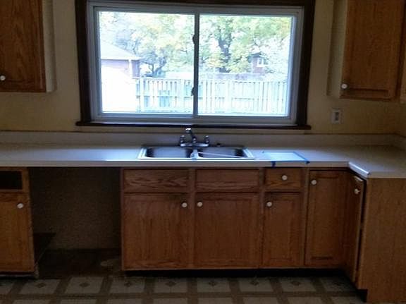 4th image of 7438 Woodmar Ave