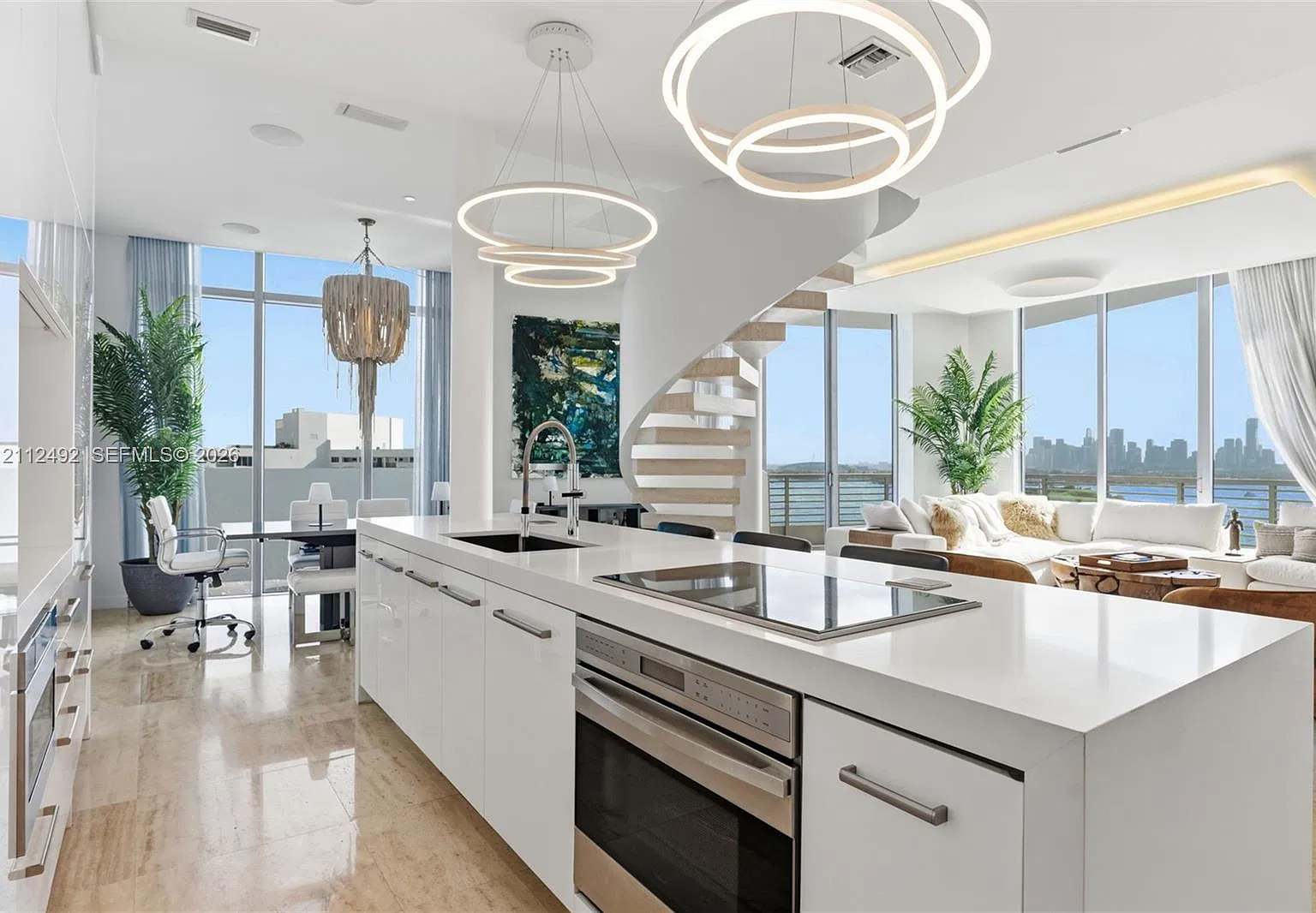 Capri South Beach Condo — Photo 4