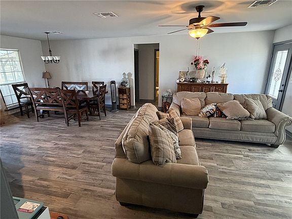 4th image of 100 Lakeview Trce