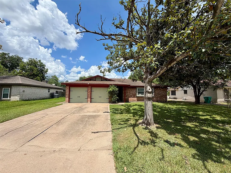 12426 Foxburo Dr — Photo 2