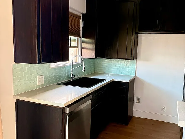 1101 E Grand Ave — Photo 23