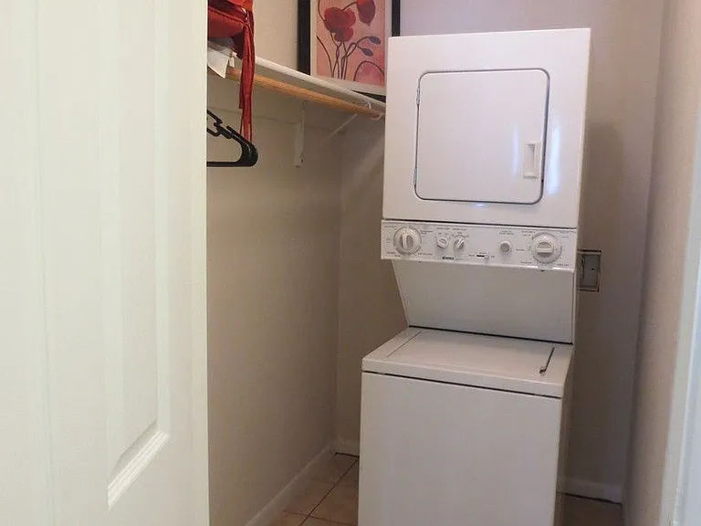 Lakeview Apartments — Photo 20