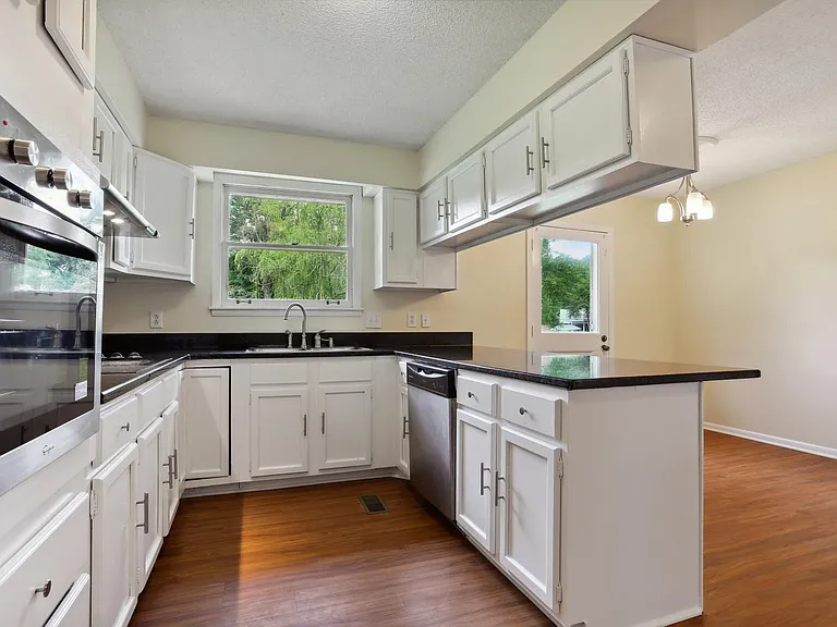 8218 Falmouth Ct — Photo 8
