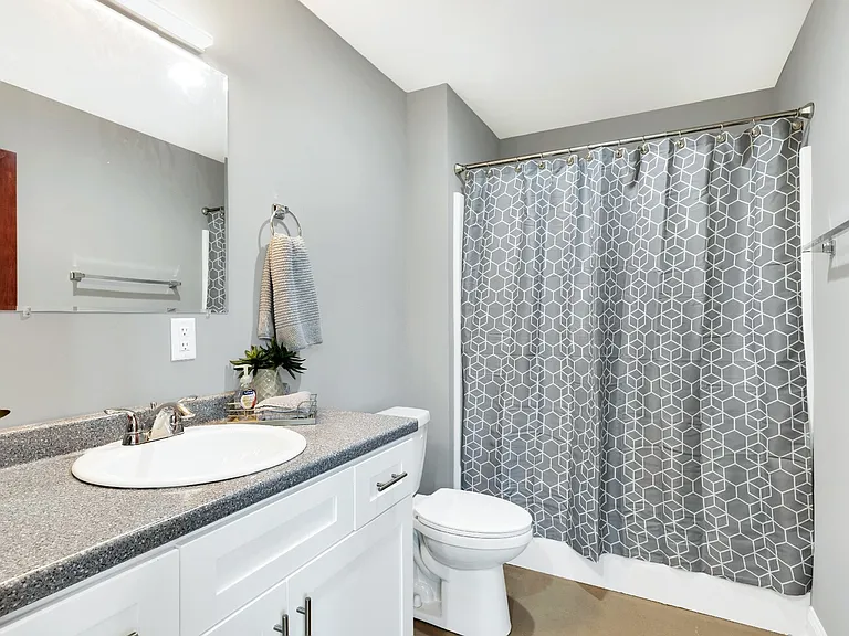 2105 Union Ave — Photo 9