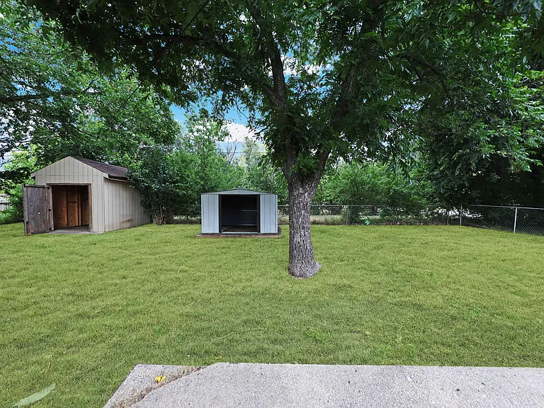307 Oak St — Photo 26
