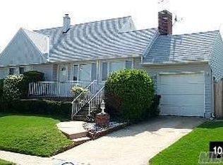 2250 Plum Tree Rd N, Westbury, NY 11590