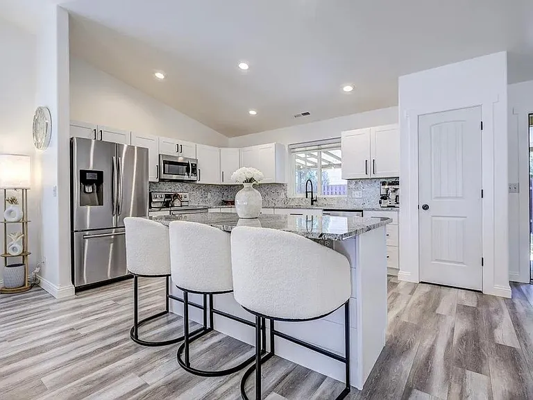 214 S Belfair Pl — Photo 11