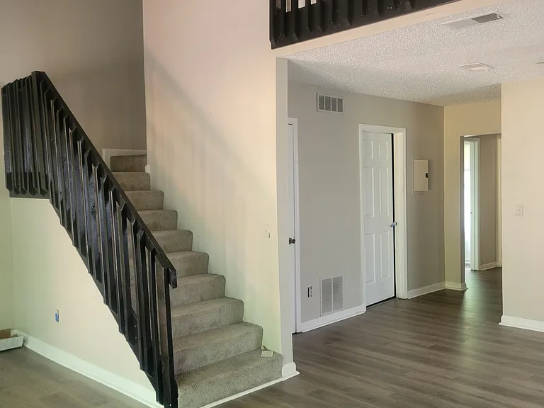 1078 Falling Water Dr SE — Photo 2