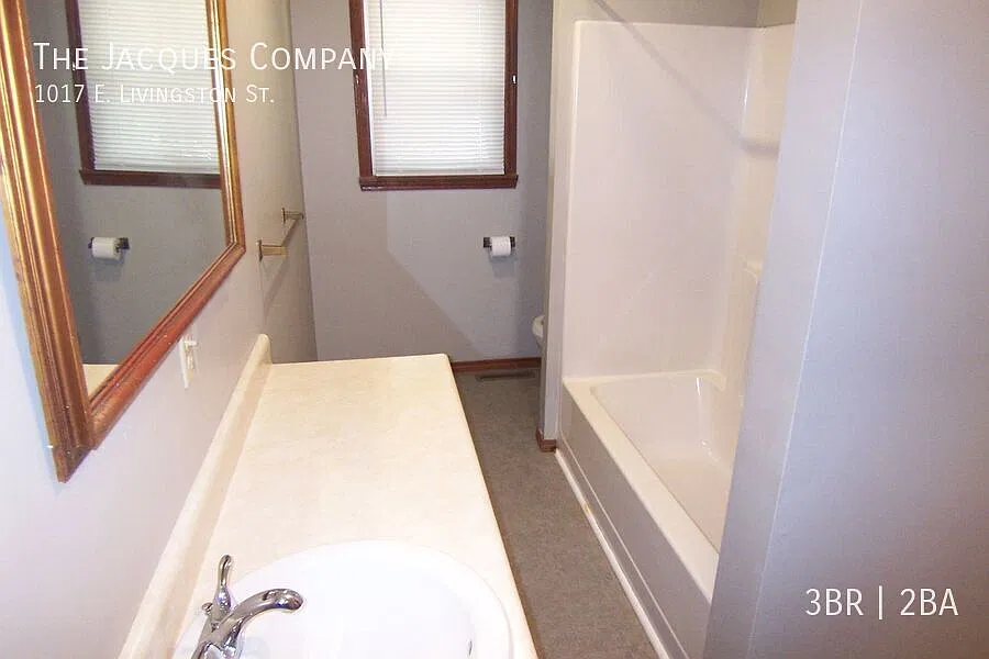 Very Clean 3 Bedroom 2 Bath 1 Car Garage with Lots of Space — Photo 4