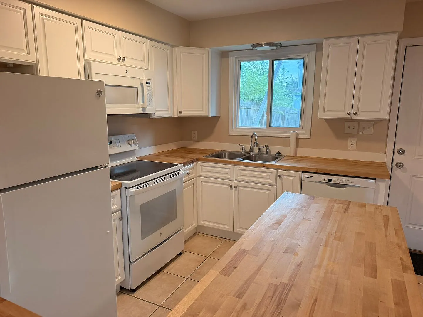3119 Debra Blvd — Photo 2