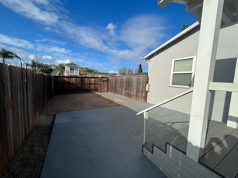 Sumner Ave — Photo 24