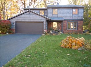 2369 Saint James Wood Blvd, Toledo, OH 43617