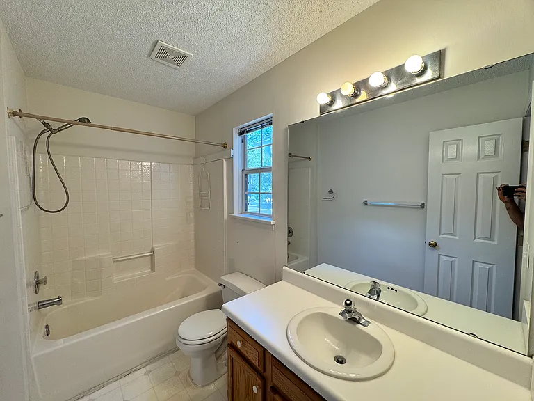 1004 Starkland Way — Photo 16
