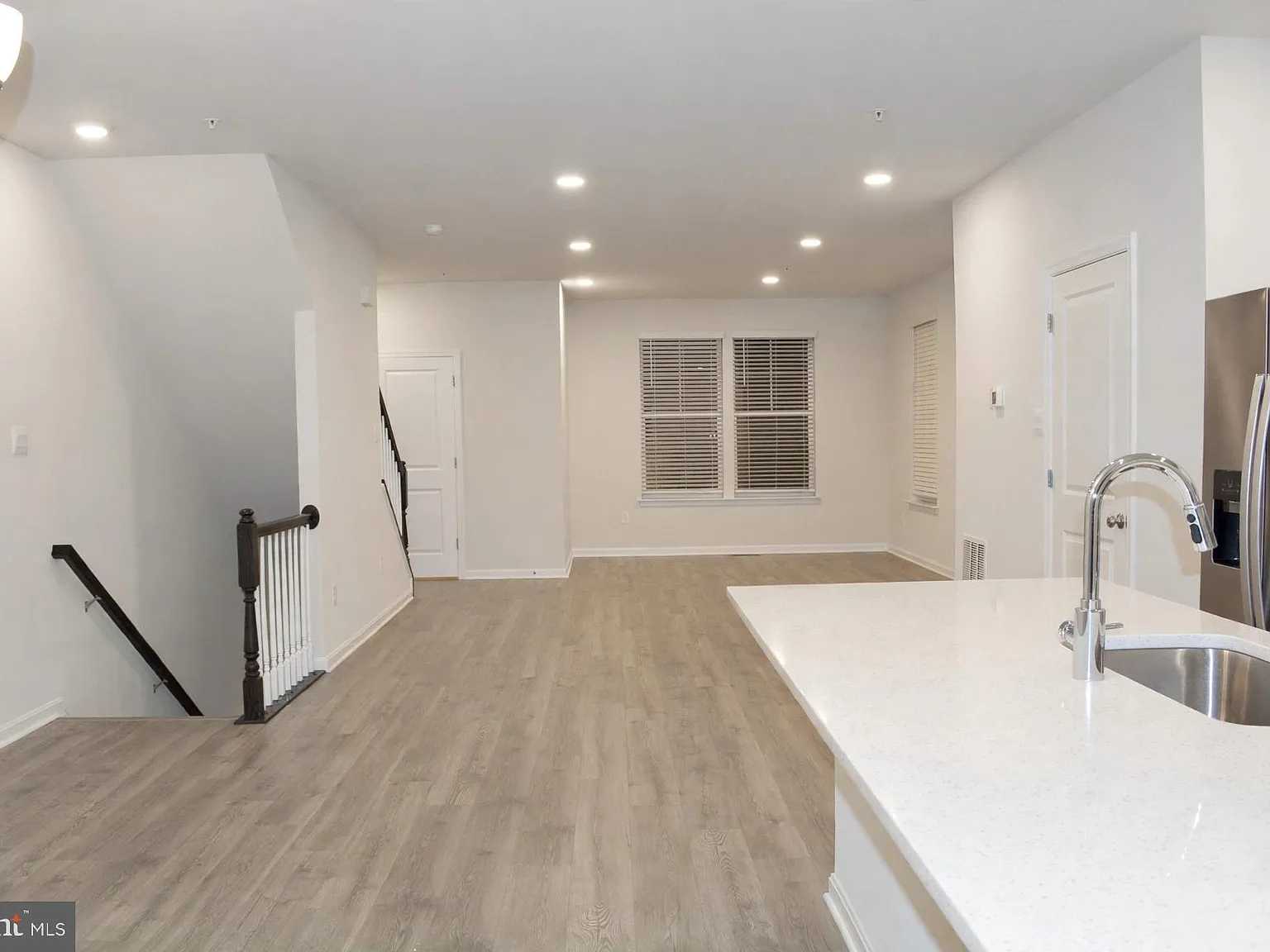 4 bed, 3.5 bath, 2088 sqft, $2,950 — Photo 4