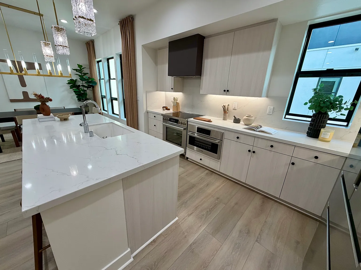 1320 W Cannon Dr — Photo 2
