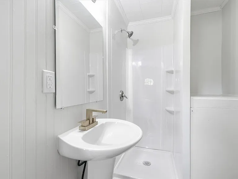 924 W Huntington Ave — Photo 12