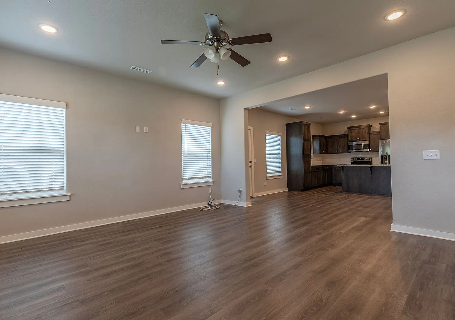 4 bedroom 3.5 bath home! — Photo 2