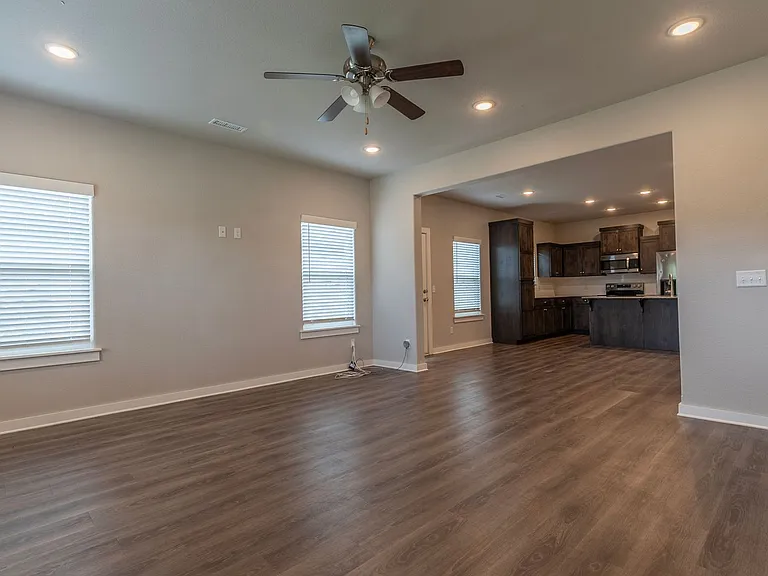 602 N Salem Rd — Photo 2