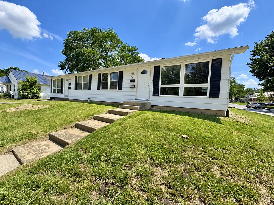 323 W Smith St