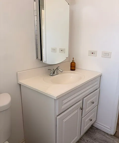 541 N Naomi St #E — Photo 2